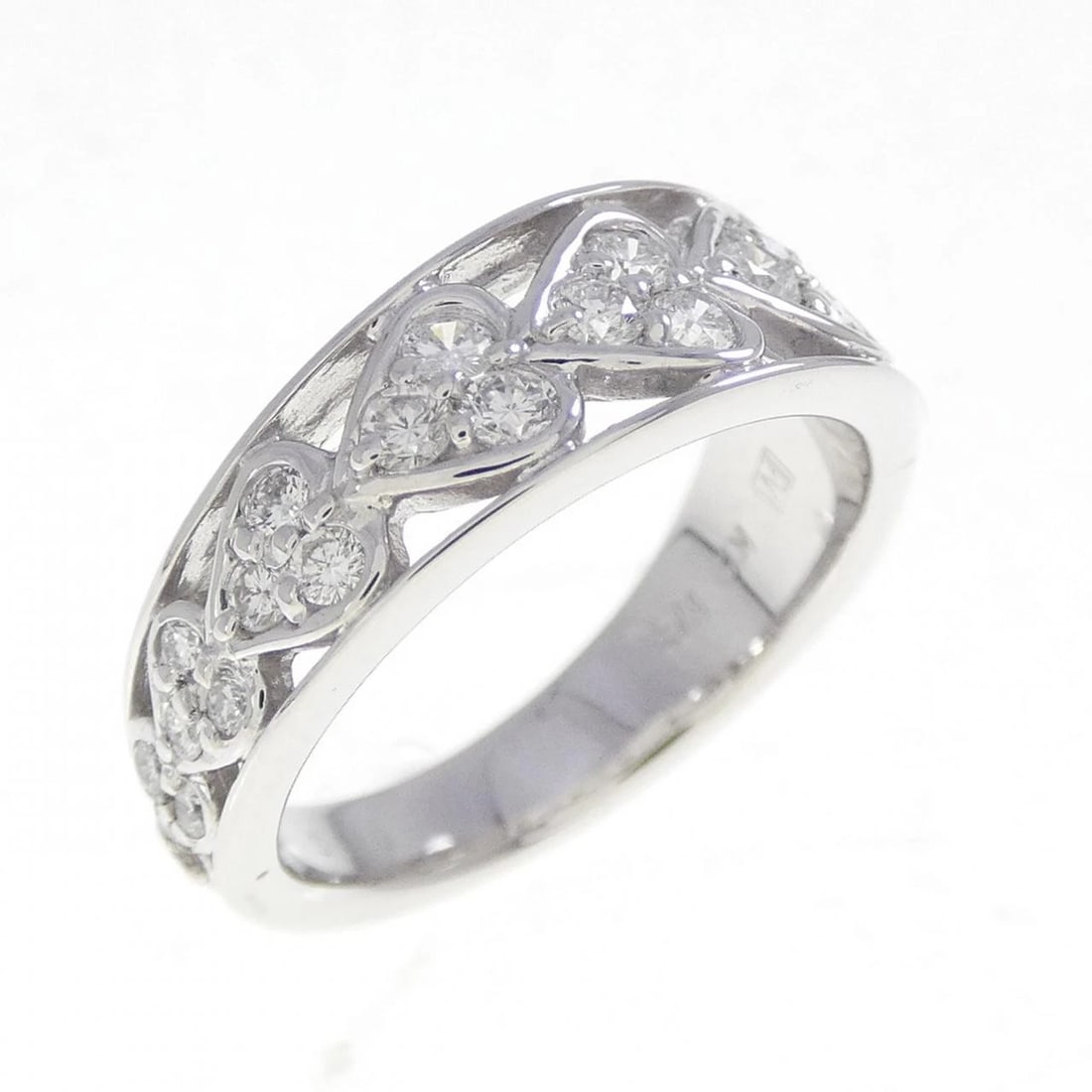 PONTE VECCHIO HEART DIAMOND RING: Ponte Vecchio Heart Diamond Ring Brand: Ponte Vecchio Type: Ring Material: K18 White Gold Main Stone/Creation Natural Color: White Gold Size: 3.5-4 (US size) Accessories: None Accessories