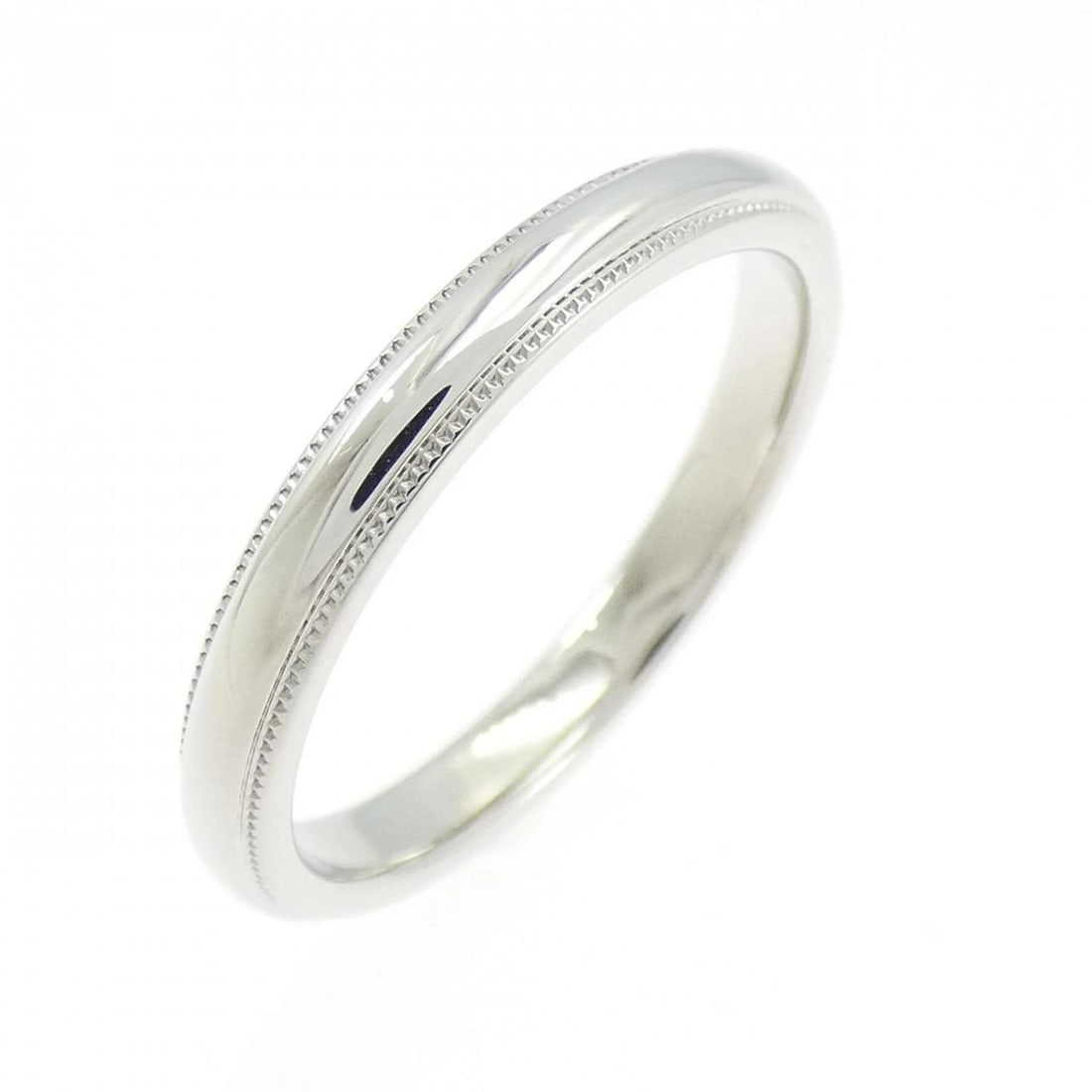 TIFFANY & CO. MILGRAIN RING: Tiffany & Co. Milgrain Ring Brand: Tiffany Type: Ring Material: Platinum 950 Color: Platinum Size: 8.5-9 (US size) Accessories: None Accessories Notice: When purchasing pre-owned goods,