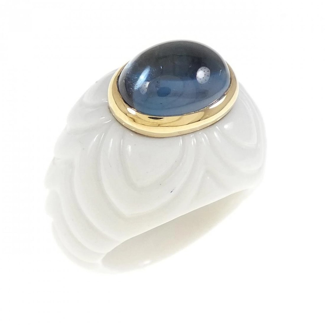 BVLGARI CHANDRA RING: BVLGARI Chandra Ring Brand: BVLGARI Type: Ring Material: 750 Yellow Gold Pottery Main Stone/Creation Blue Topaz Color: Yellow Gold Pottery Size: 5 (US size) Accessories: None Accessories N