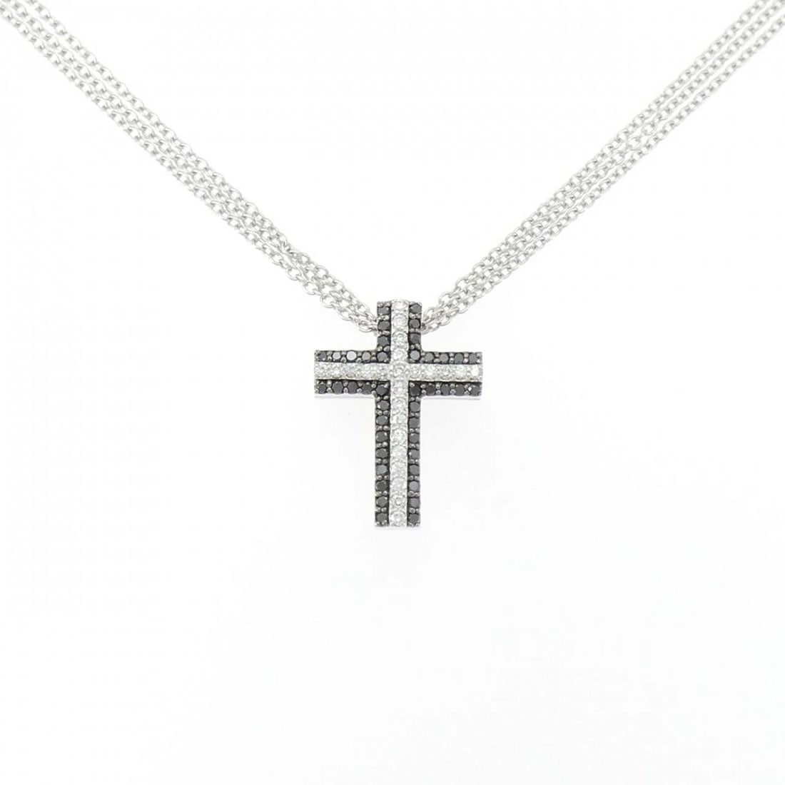PONTE VECCHIO CROSS DIAMOND NECKLACE: Ponte Vecchio Cross Diamond Necklace Brand: Ponte Vecchio Type: Necklace Material: K18 White Gold K18 Black gold Main Stone/Creation Natural Color: White Gold Black gold Size: 36 40cm 