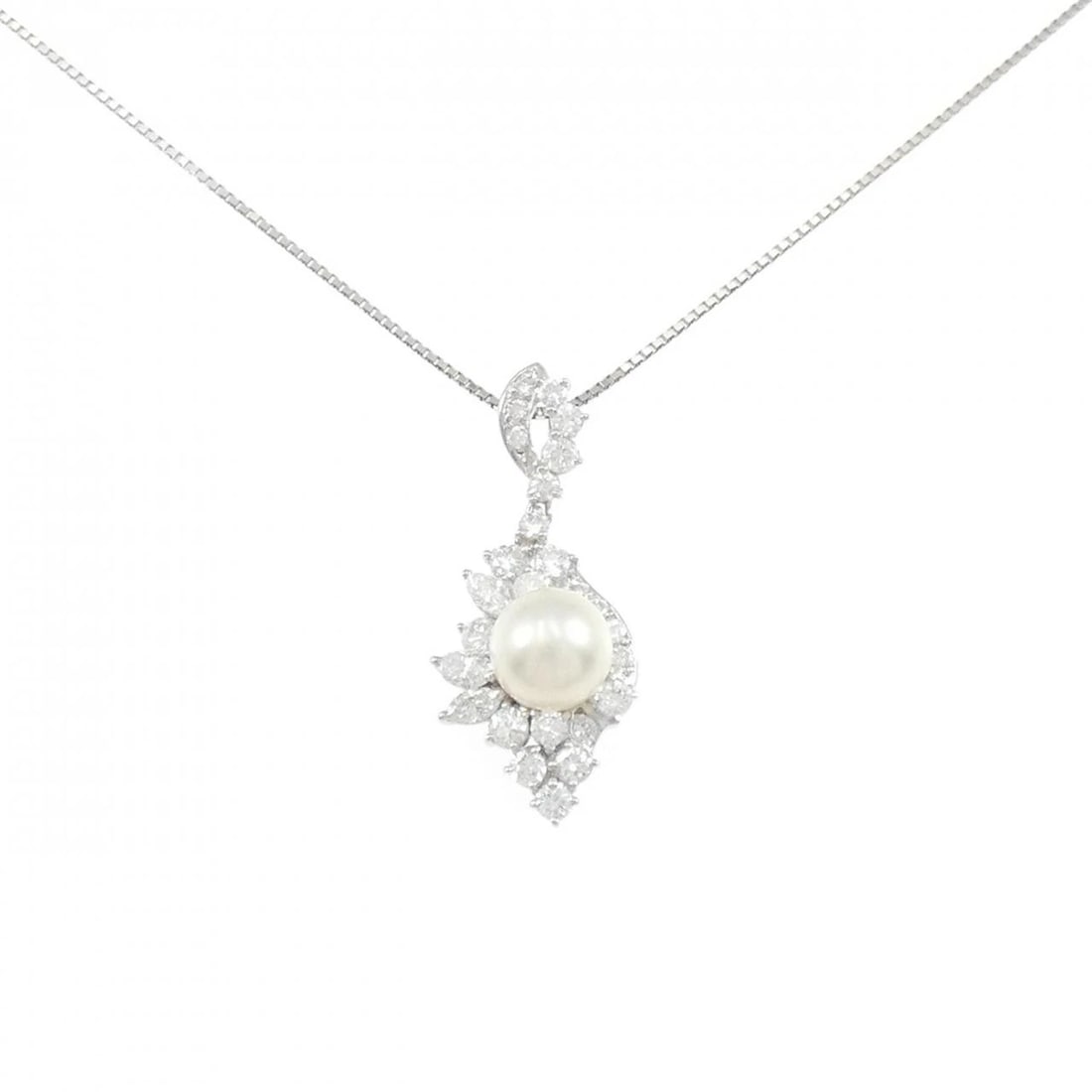TASAKI AKOYA PEARL NECKLACE: TASAKI Akoya Pearl Necklace Brand: TASAKI Type: Necklace Material: Platinum 900 Platinum 850 Main Stone/Creation Akoya Pearl Color: Platinum Size: 51cm Accessories: None Accessories Notice: