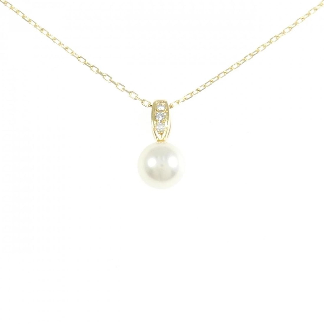 MIKIMOTO AKOYA PEARL NECKLACE: MIKIMOTO Akoya Pearl Necklace Brand: MIKIMOTO Type: Necklace Material: K18 Yellow Gold Main Stone/Creation Akoya Pearl Color: Yellow Gold Size: 38cm Accessories: None Accessories Notice: When