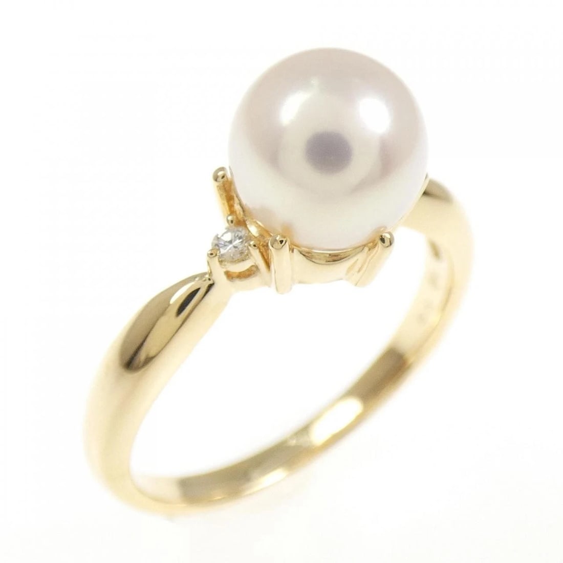 TASAKI AKOYA PEARL RING: TASAKI Akoya Pearl Ring Brand: TASAKI Type: Ring Material: K18 Yellow Gold Main Stone/Creation Akoya Pearl 7.2mm Color: Yellow Gold Size: 7 (US size) Accessories: None Accessories Notice: