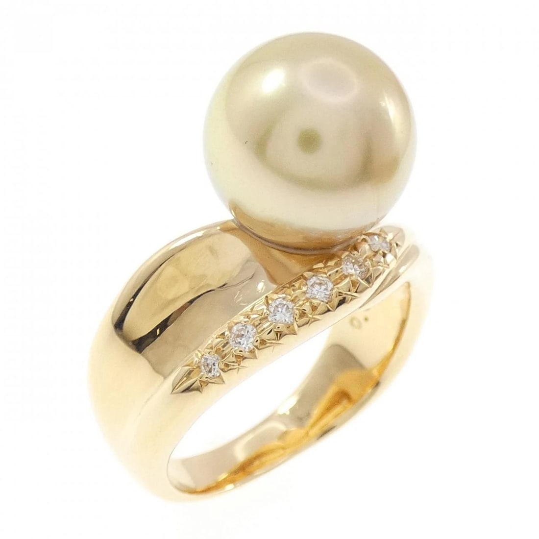 TASAKI SOUTH SEA PEARL RING: TASAKI South Sea Pearl Ring Brand: TASAKI Type: Ring Material: K18 Yellow Gold Main Stone/Creation South Sea Pearl Color: Yellow Gold Size: 8 (US size) Accessories: None Accessories Notice: