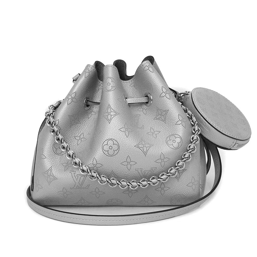 LOUIS VUITTON BELLA MONOGRAM MAHINA METALLIC GREY: LOUIS VUITTON Bella Monogram Mahina Metallic Grey Brand: LOUIS VUITTON Type/Style: Handbag Material: Monogram Mahina Color: Metallic Gray Size: W:22cm x H:19cm x D:14cm Handle: 43cm 