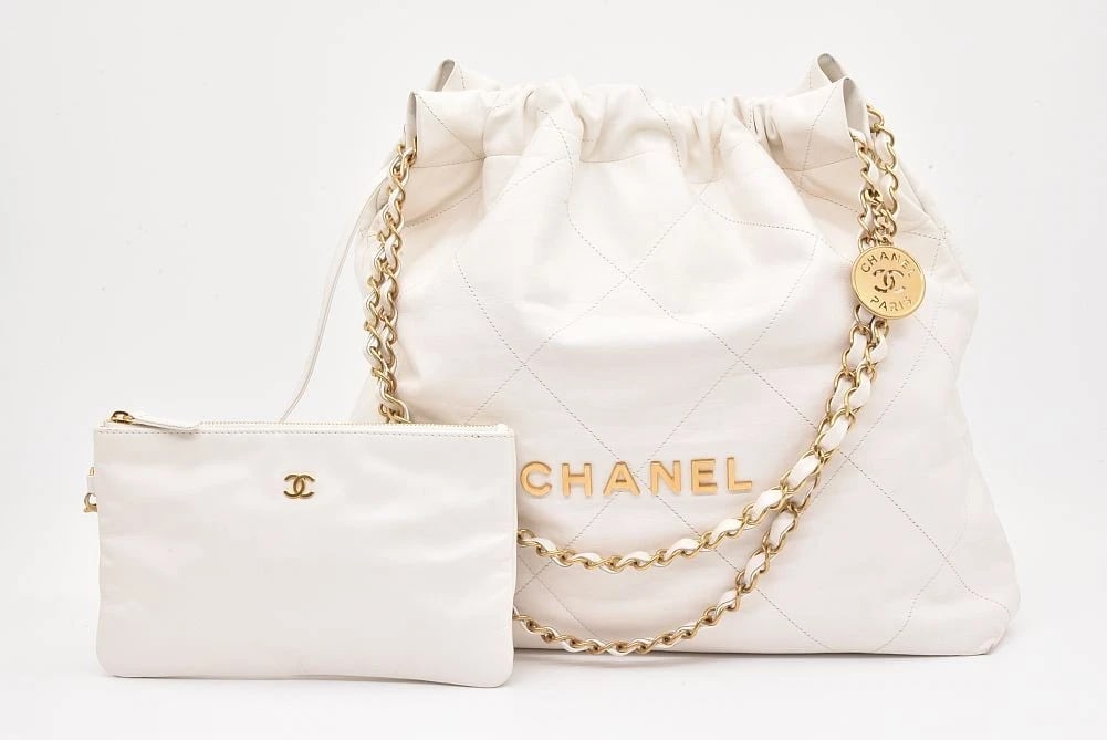CHANEL 22 SMALL HANDBAG CHAIN SHINY CALFSKIN WHITE (1 of 7)