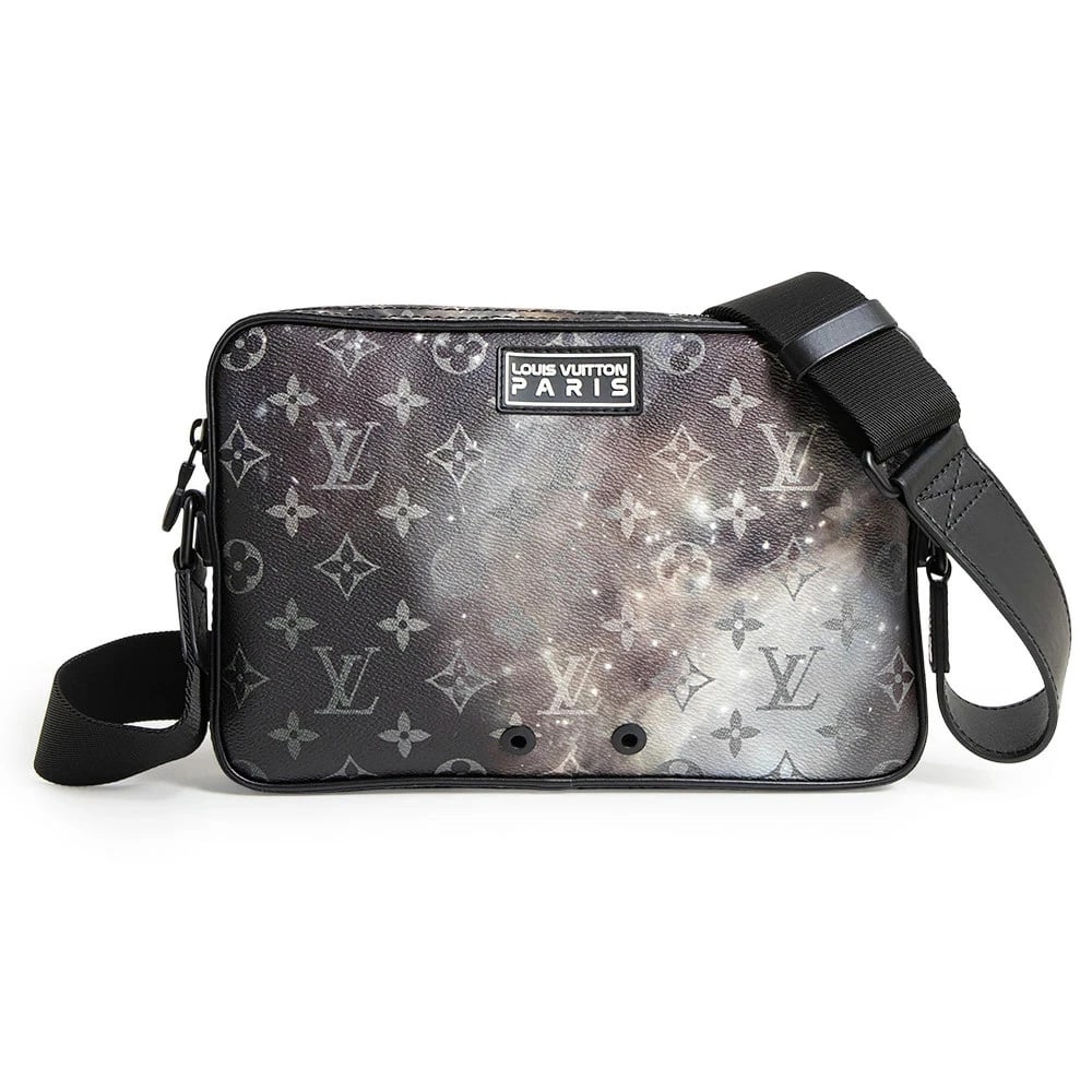 LOUIS VUITTON ALPHA MESSENGER SHOULDER BAG MONOGRAM GALAXY BLACK: LOUIS VUITTON Alpha Messenger Shoulder Bag Monogram Galaxy Black Brand: LOUIS VUITTON Type/Style: Handbag Material: Monogram Galaxy / Calfskin (Cowhide) Color: Black Size: W: 26cm x H: 17cm x D: 5