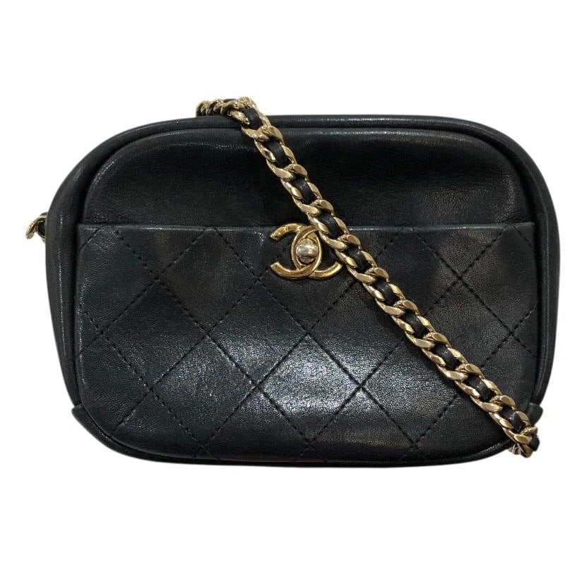 CHANEL MATELASSÉ CAMERA BAG BLACK/GHW CALF SHOULDER BAG: CHANEL Matelassé Camera Bag Black/GHW Calf Shoulder Bag Brand: CHANEL Type/Style: Handbag Material: Calf Color: Black // GD Hardware Size: W: 19cm / H: 13.5cm / D: 6cm / Shoulder: 128cm Accessor