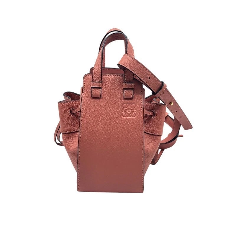 LOEWE HAMMOCK DRAWSTRING MINI SHOULDER BAG: LOEWE Hammock Drawstring Mini Shoulder Bag Brand: LOEWE Type: Shoulder Bag Material: Calfskin Color: GDHardware Size: W3.9 x H7.9x D6.3inch Shoulder:37.8inch Accessories: None Accessories