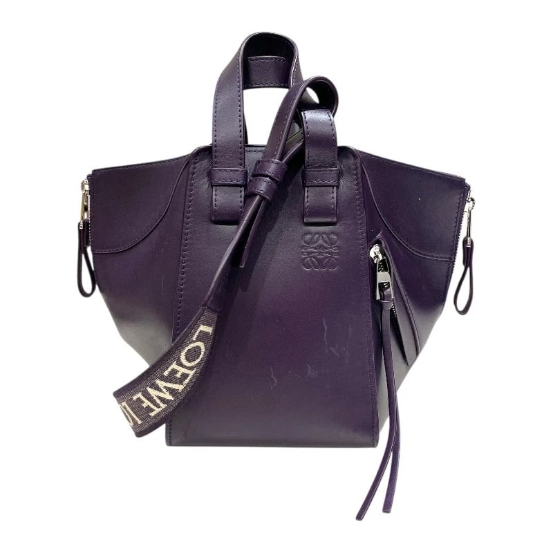 LOEWE HAMMOCK COMPACT SHOULDER BAG: LOEWE hammock compact Shoulder Bag Brand: LOEWE Type: Shoulder Bag Material: Calfskin Color: None Size: W5.5 x H8.7x D5.5inch Shoulder:31.5inch Accessories: None Accessories Notice: When