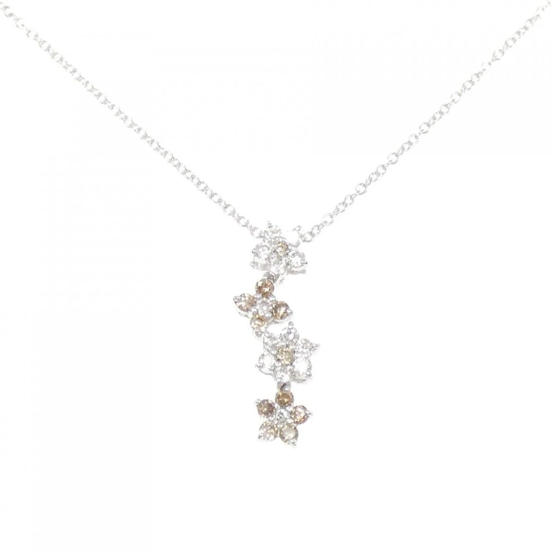 PONTE VECCHIO FLOWER DIAMOND NECKLACE: Ponte Vecchio Flower Diamond Necklace Brand: Ponte Vecchio Type: Necklace Material: K18 White Gold Main Stone/Creation Natural Color: White Gold Size: 36 40cm Accessories: None Accessories