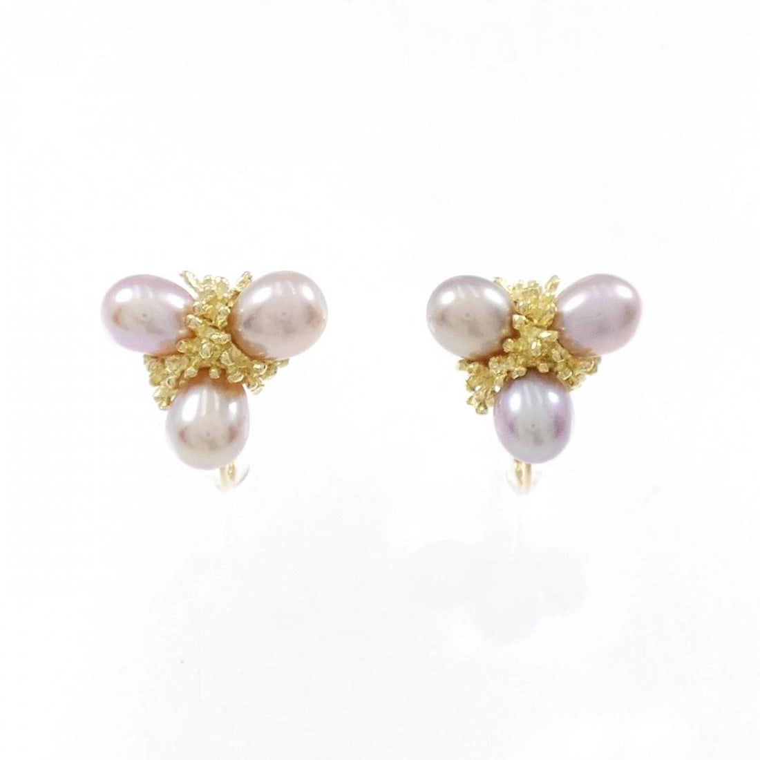 MIKIMOTO FRESHWATER PEARL EARRINGS: MIKIMOTO Freshwater Pearl Earrings Brand: MIKIMOTO Type: Earrings Material: K18 Yellow Gold Main Stone/Creation Freshwater Pearl Color: Yellow Gold Size: ActualSize HxW: 13.5mmx15.3mm 