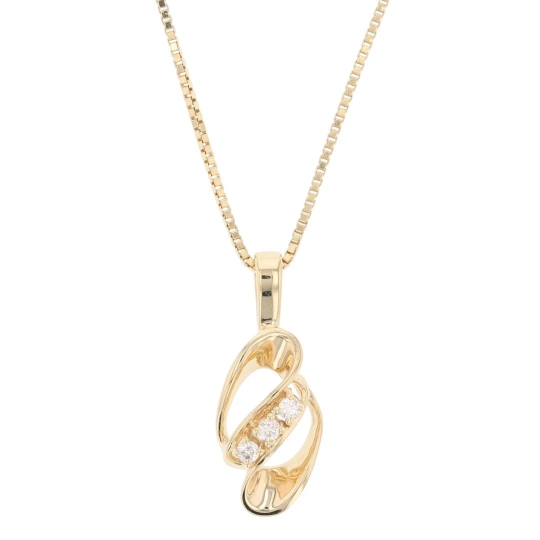 ROUND CUT DIAMOND THREE-STONE PENDANT NECKLACE (1 of 5)