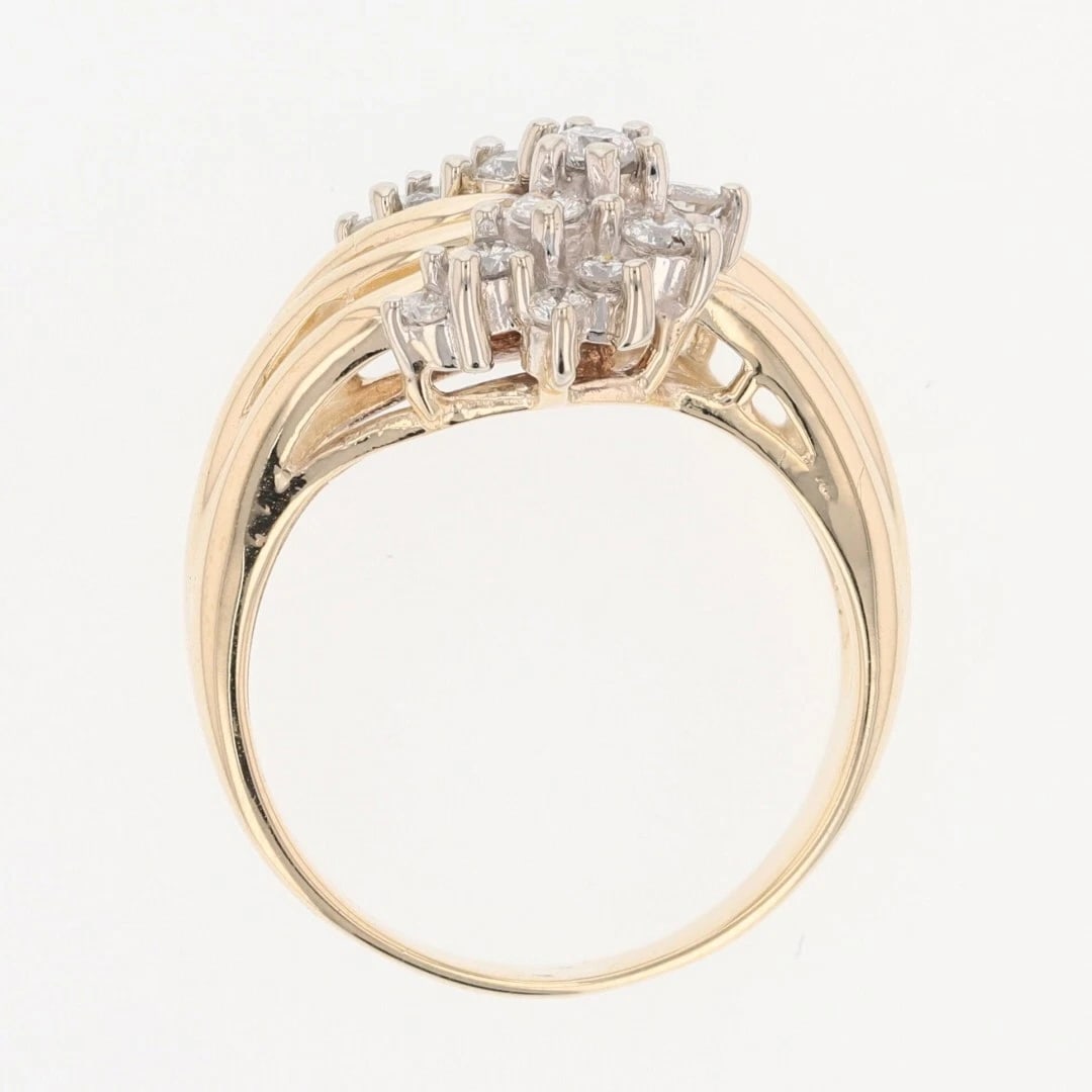 ROUND CUT DIAMOND CLUSTER RIBBED STATEMENT RING - 2