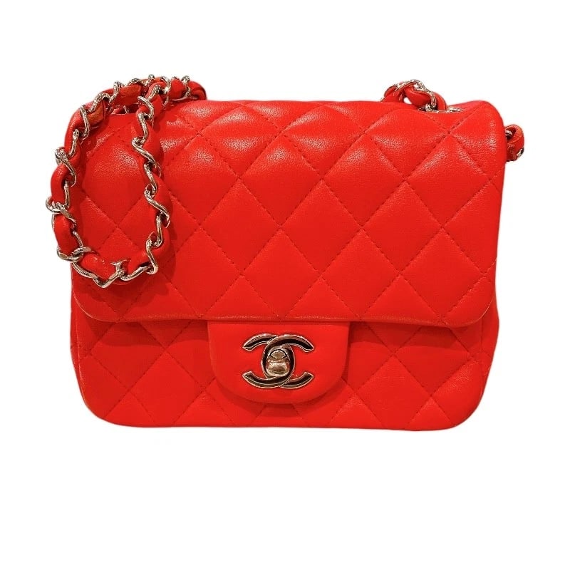 CHANEL MINIMA TRASSE 17 SHOULDER BAG: CHANEL Minima Trasse 17 Shoulder Bag Brand: CHANEL Type: Shoulder Bag Material: Ram Color: Red SilverHardware Size: W6.7 x H4.3x D3.0inch Shoulder:40.9inch Accessories: None Accessories No