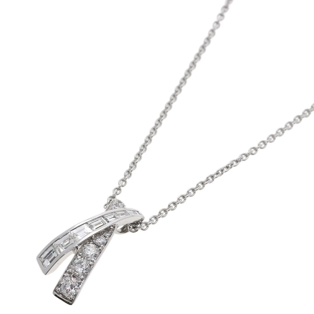 GRAFF KISS DIAMOND NECKLACE K18: GRAFF Kiss Diamond Necklace K18 Brand: GRAFF Type: Necklace Material: K18 White Gold Main Stone/Creation Natural Color: White Gold Size: Chain Length:19.7inch/50cm Chain Width:0.6inch/1.4mm Top Si