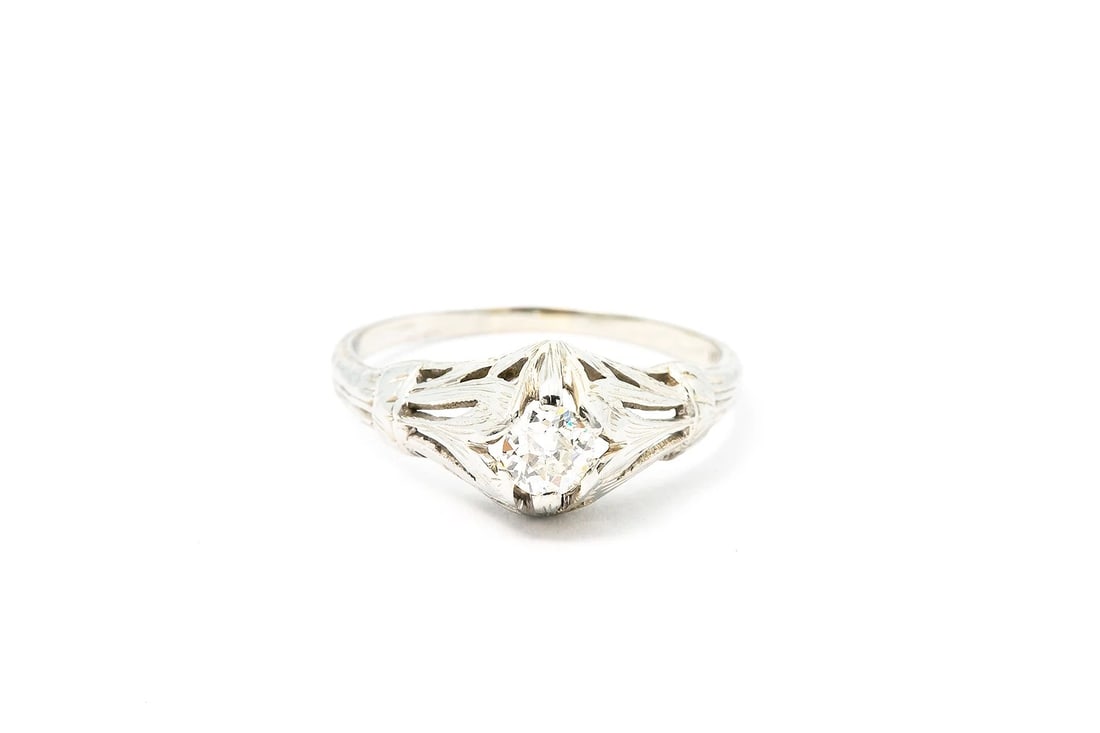 ANTIQUE DECO DIAMOND SOLITAIRE WEDDING RING: Antique Deco Diamond Solitaire Wedding Ring Brand: Unbranded Type: Ring Material: 18k 750 White Gold Main Stone/Creation Natural Color: White Size: 6.5 US Accessories: None Accessories Not