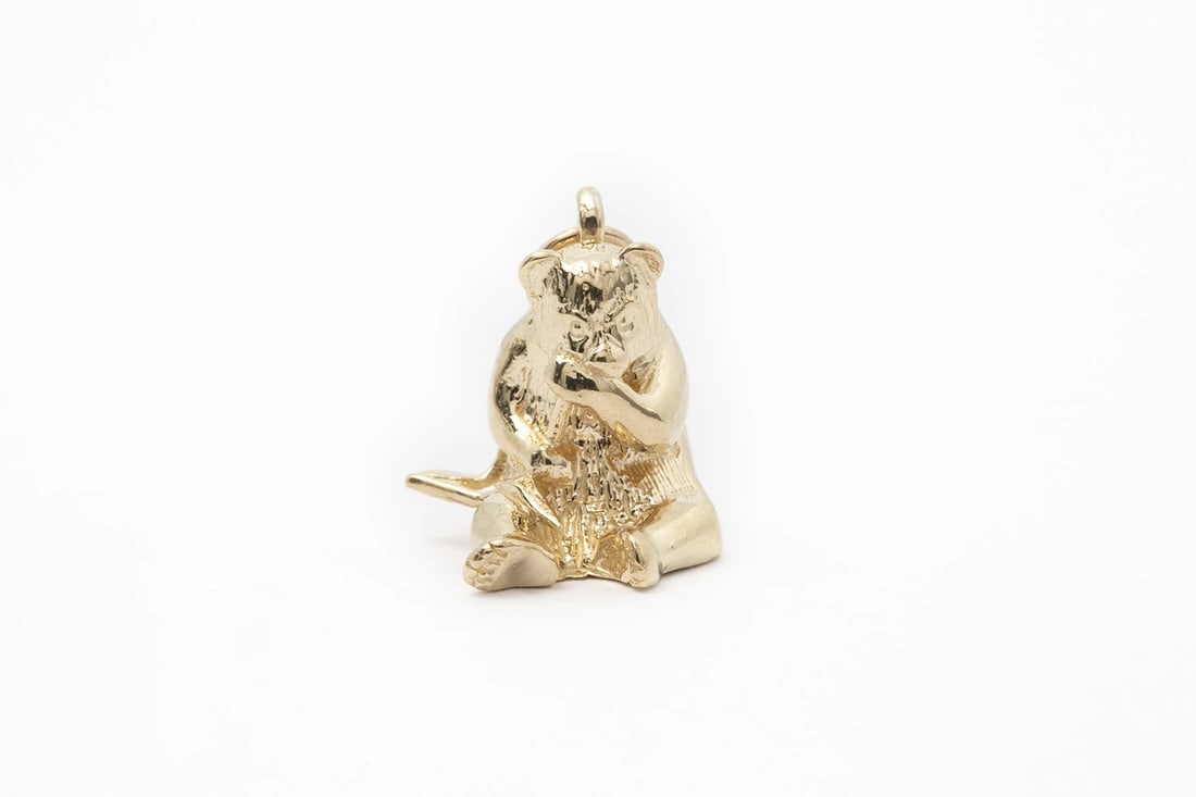 PANDA CHEWING BAMBOO SOLID YELLOW GOLD 14K CHARM PENDANT: Panda Chewing Bamboo Solid Yellow Gold 14k Charm Pendant Brand: Unbranded Type: Charm Material: 14k Yellow Gold, Color: Yellow Size: Length x Width - 0.65" x 0.40" Accessories: None Access