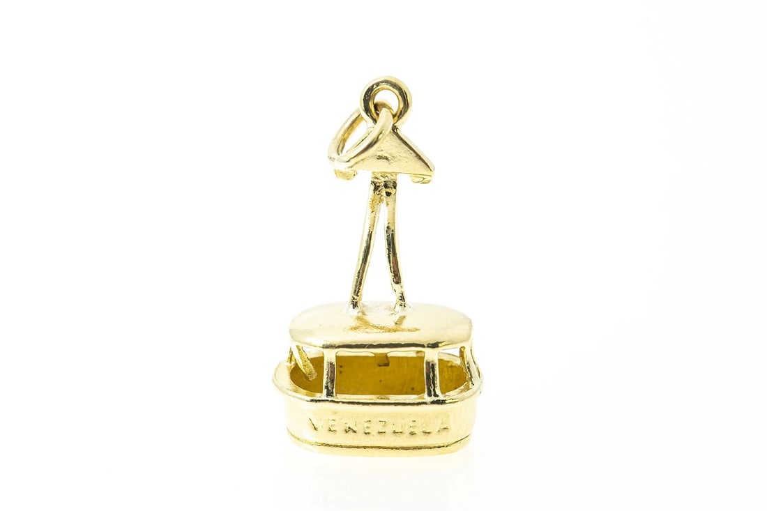 VENEZUELA CABLE 18K 750 YELLOW GOLD CHARM PENDANT: Venezuela Cable 18k 750 Yellow Gold Charm Pendant Brand: Unbranded Type: Charm Material: 18K Yellow Gold, Color: Yellow Size: Length x Width - 1.00" x 0.60" Accessories: None Accessories