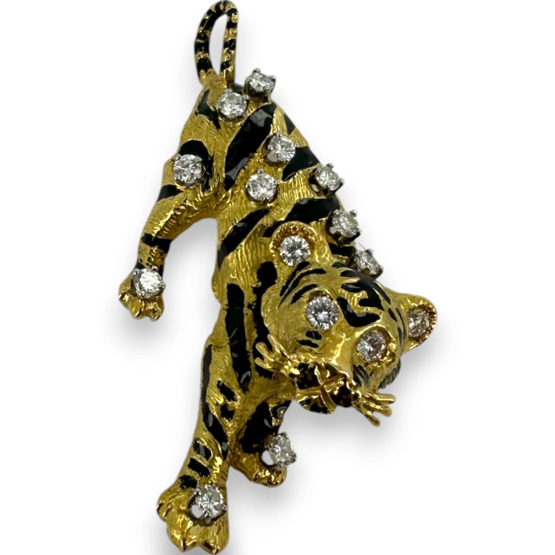 VINTAGE 18KT YELLOW GOLD DIAMOND TIGER BROOCH: Vintage 18kt Yellow Gold Diamond Tiger Brooch Brand: Unbranded Type: Brooch Material: 18K Yellow Gold Main Stone/Creation Natural Color: Yellow Size: Length - 2.2" Width - 0.5" Accessories: None