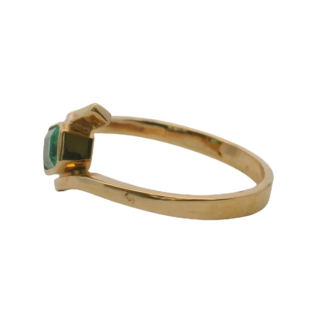RECTANGLE EMERALD SOLITAIRE WITH 18KT YELLOW GOLD RING - 2