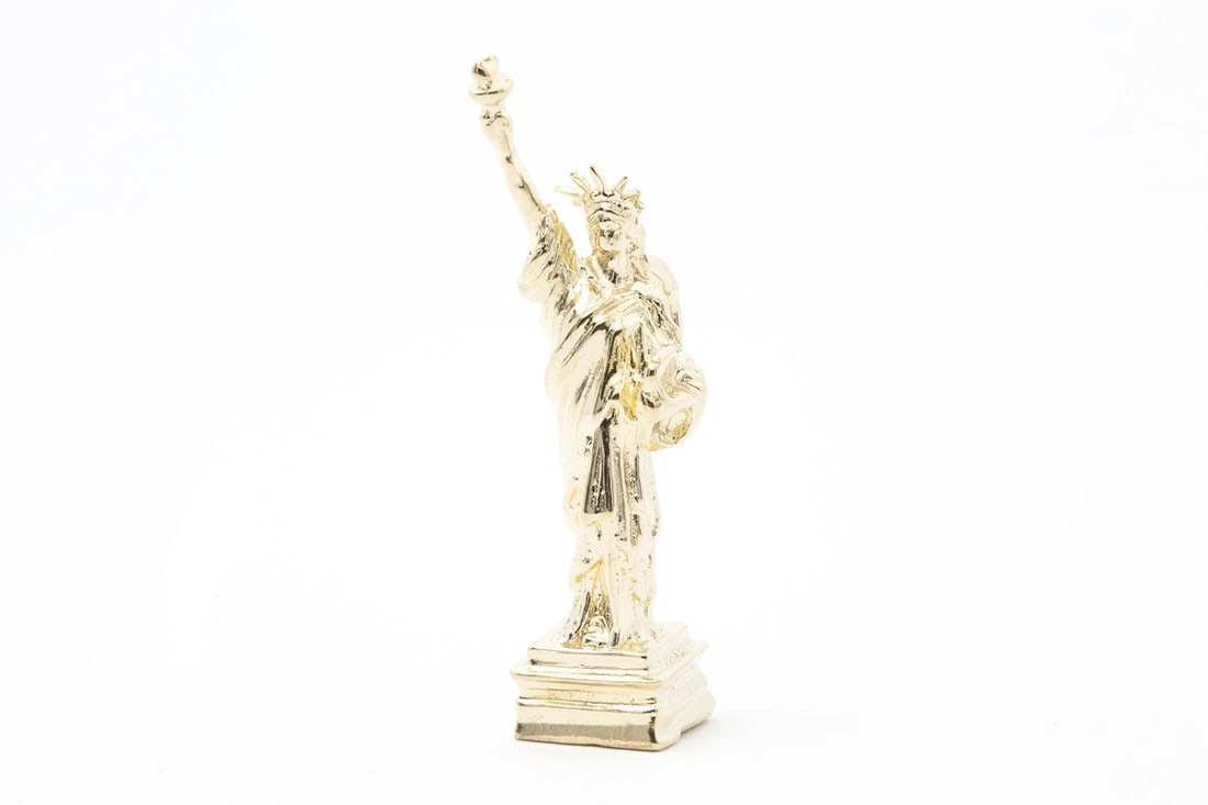 STATUE OF LIBERTY CHARM PENDANT 14K YELLOW GOLD: Statue of Liberty Charm Pendant 14k Yellow Gold Brand: Unbranded Type: Charm Material: 14k Yellow Gold, Color: Yellow Size: Length x Width - 1.55" x 0.40" Accessories: None Accessories