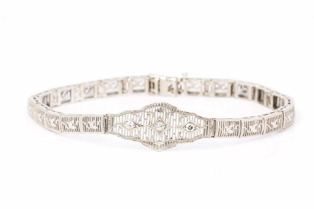 1920S ART DECO ANTIQUE WHITE GOLD 14K DIAMOND BRACELET: 1920s Art Deco Antique White Gold 14k Diamond Bracelet Brand: Unbranded Type: Bracelet Material: 14k White Gold Main Stone/Creation Natural Color: Main Stone Color White Size: Length - 7" Width -