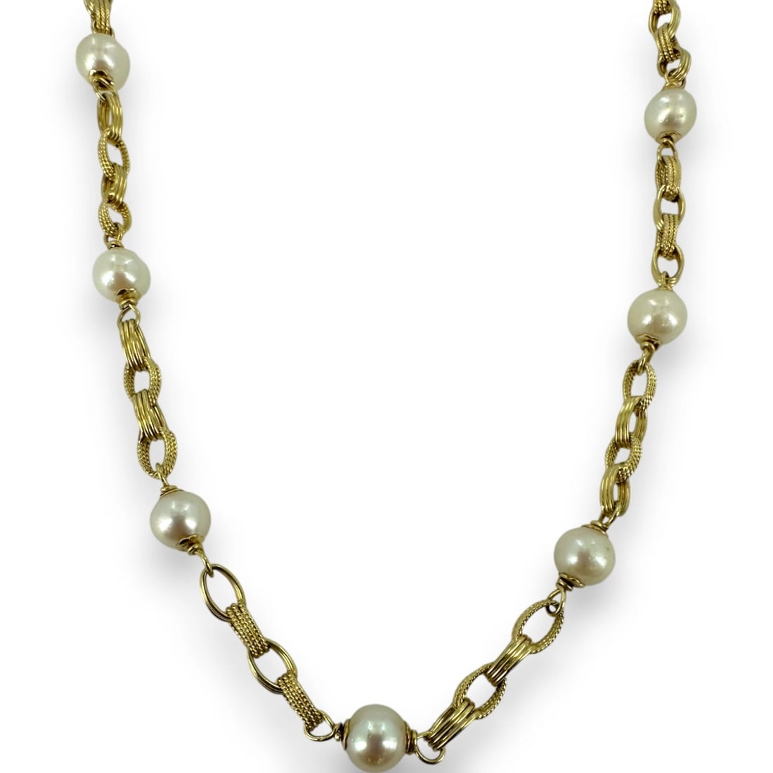 UNOAERRE VINTAGE14KT YELLOW GOLD AND CULTURED PEARL NECKLACE: UNOAERRE Vintage14kt Yellow Gold and Cultured Pearl Necklace Brand: UnoAerre Type: Necklace Material: 14k Yellow Gold, Color: Yellow Size: Length of Chain - 28" Width of Chain - 6.37mm" Accessori