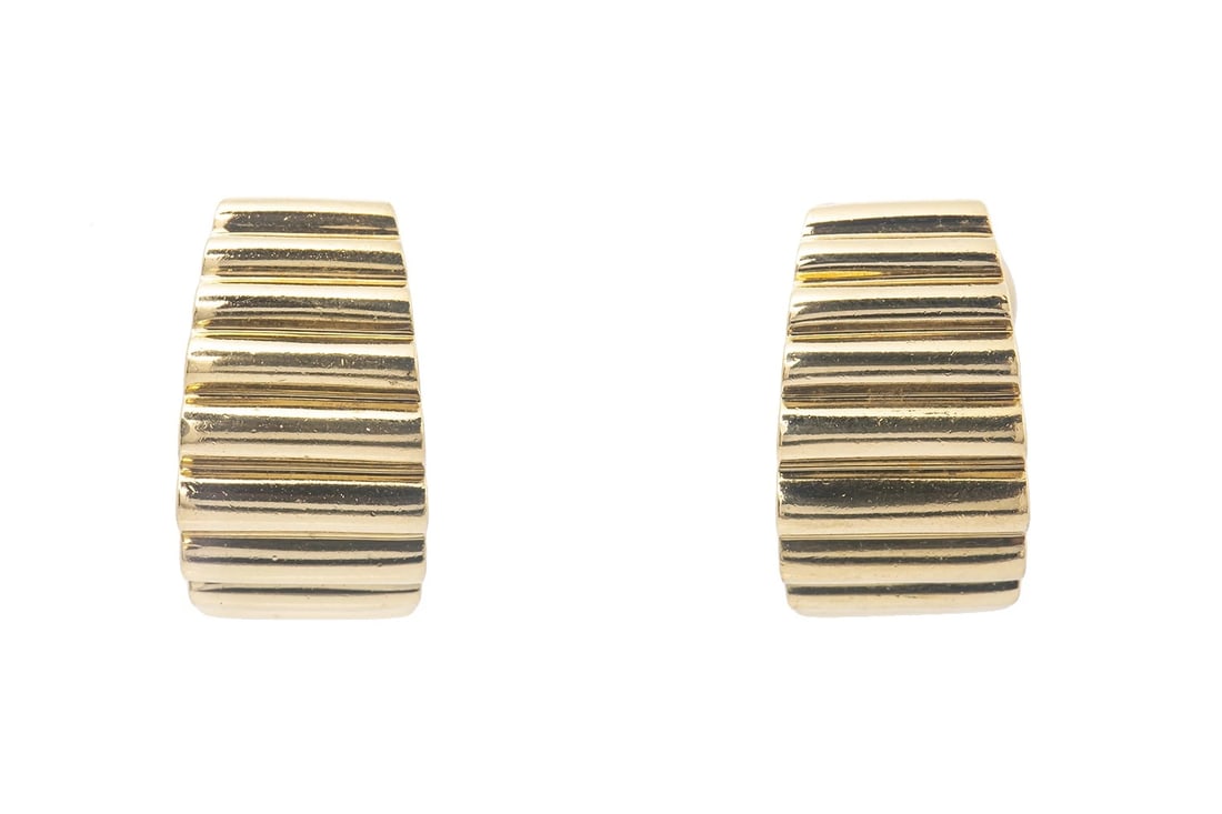 VINTAGE TIFFANY & CO 18K 750 YELLOW GOLD FOLDED CLIP-ON EARRINGS: Vintage Tiffany & Co 18k 750 Yellow Gold Folded Clip-On Earrings Brand: Tiffany & Co Type: Earrings Material: 18K Yellow Gold, Color: Yellow Size: Length x Width - 0.90" x 0.50" Accessories: None