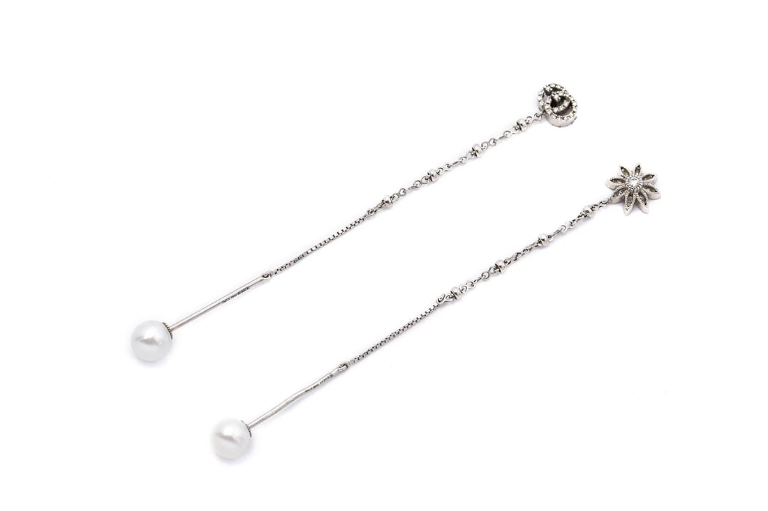 GUCCI FLORA DIAMOND & CULTURED EARRINGS 18K 750 WHITE GOLD: Gucci Flora Diamond & Cultured Earrings 18k 750 White Gold Brand: Gucci Type: Earrings Material: 14k White Gold, Color: White Size: Length x Width - 3" x 0.25" Accessories: None Accessories