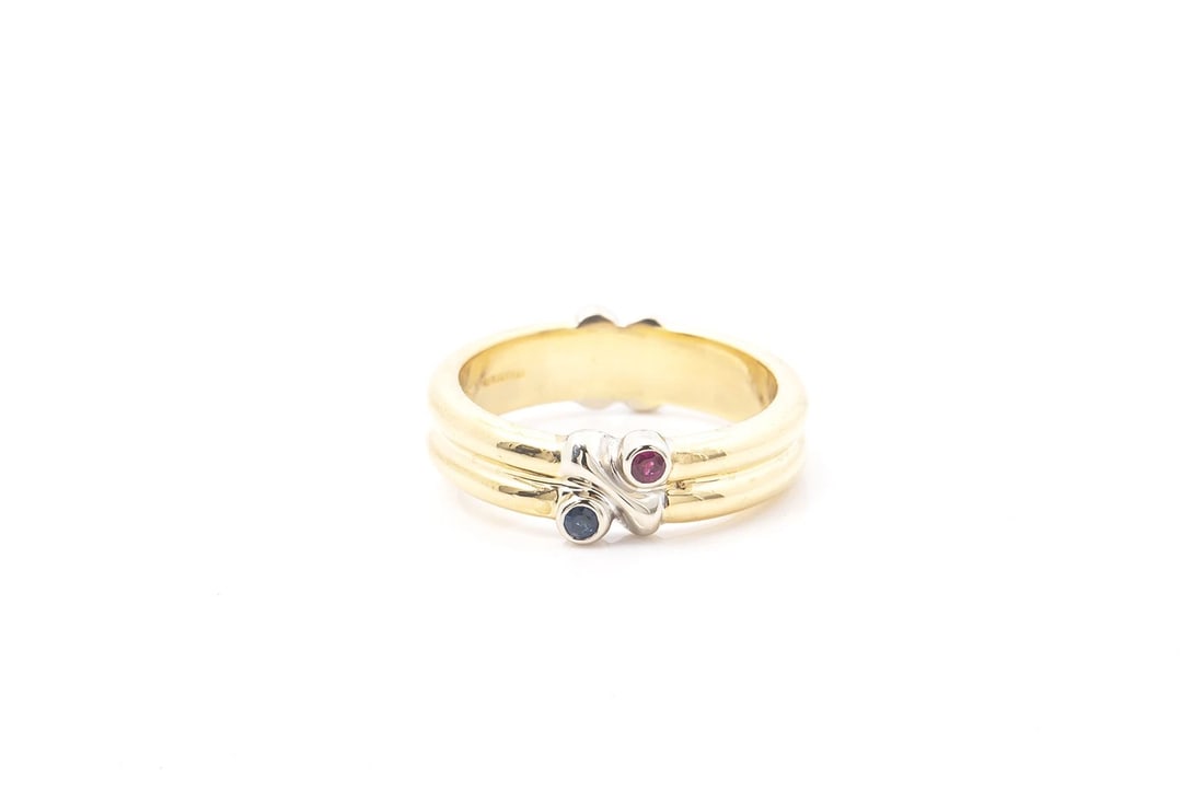 VINTAGE RARE TIFFANY & CO RUBY & SAPPHIRE RING: Vintage Rare Tiffany & Co Ruby & Sapphire Ring Brand: Tiffany & Co Type: Ring Material: 18k Yellow Gold Main Stone/Creation Sapphire Color: Yellow Size: 6.25 US Accessories: None Accessori