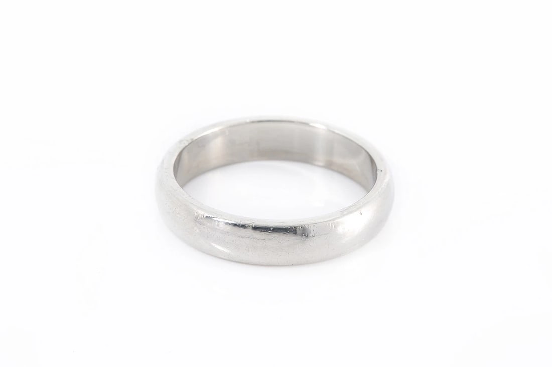 TIFFANY & CO CLASSIC WEDDING BAND RING PLATINUM: Tiffany & Co Classic Wedding Band Ring Platinum Brand: Tiffany & Co Type: Ring Material: 950 Platinum, Color: none Size: 8.5 US Accessories: None Accessories Notice: When purchasing pre-ow