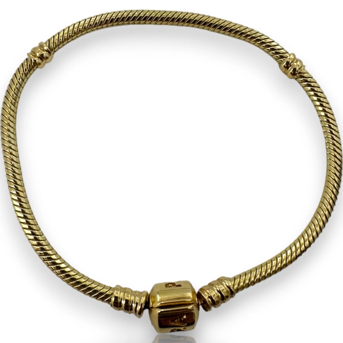 PANDORA MOMENTS COLLECTION CHAIN BRACELET: Pandora Moments Collection Chain Bracelet Brand: Pandora Type: Bracelet Material: 14k Yellow Gold, Color: Yellow Size: Length - 7.5" Width - 9mm Accessories: None Accessories Notice: When