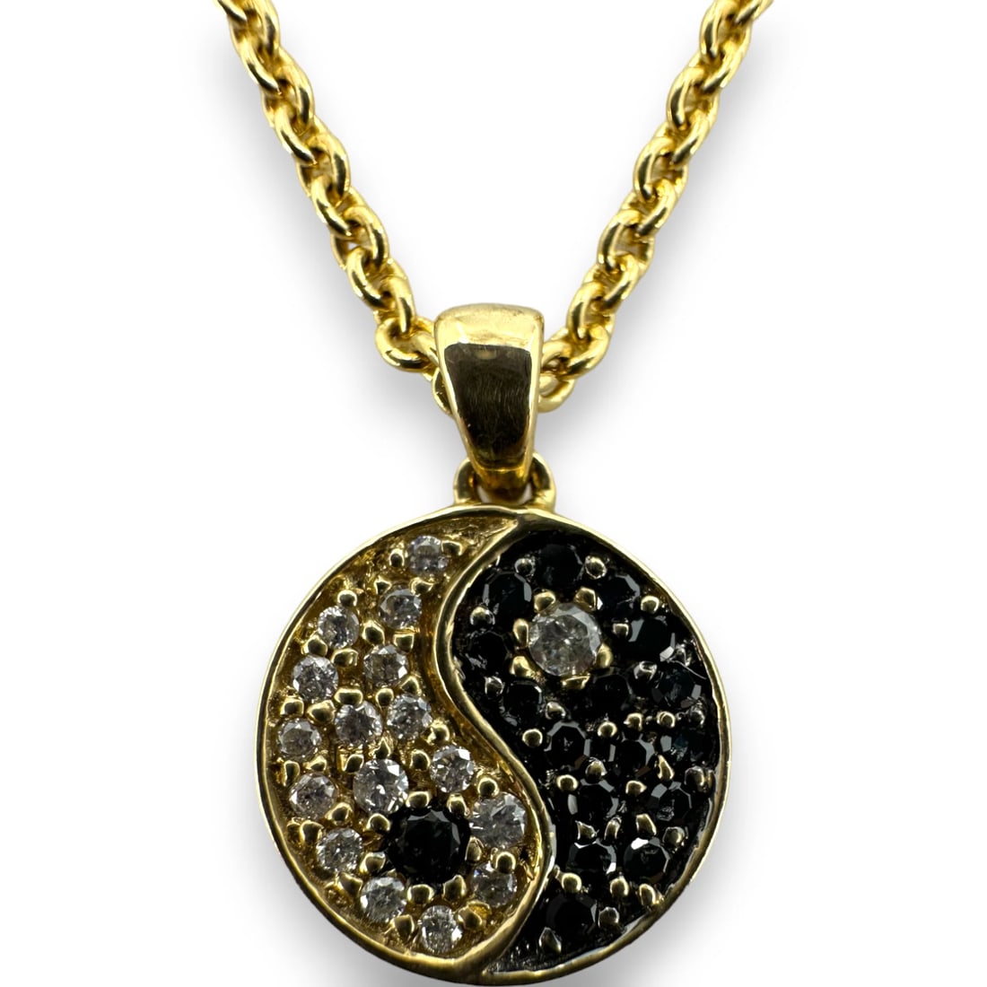 KATHERINE TESS BLACK WHITE DIAMOND CHAIN NECKLACE: Katherine Tess Black White Diamond Chain Necklace Brand: Katherine Tess Type: Necklace Material: 18K Yellow Gold Main Stone/Creation Natural Color: Yellow Size: Length - 16" Pendant Measuments - 0