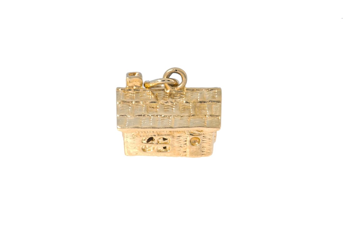 VINTAGE CABIN HOME COUPLE 14K YELLOW GOLD CHARM PENDANT: Vintage Cabin Home Couple 14k Yellow Gold Charm Pendant Brand: Unbranded Type: Charm Material: 14k Yellow Gold, Color: Yellow Size: Length x Width - 0.30" x 0.50" Accessories: None Accesso