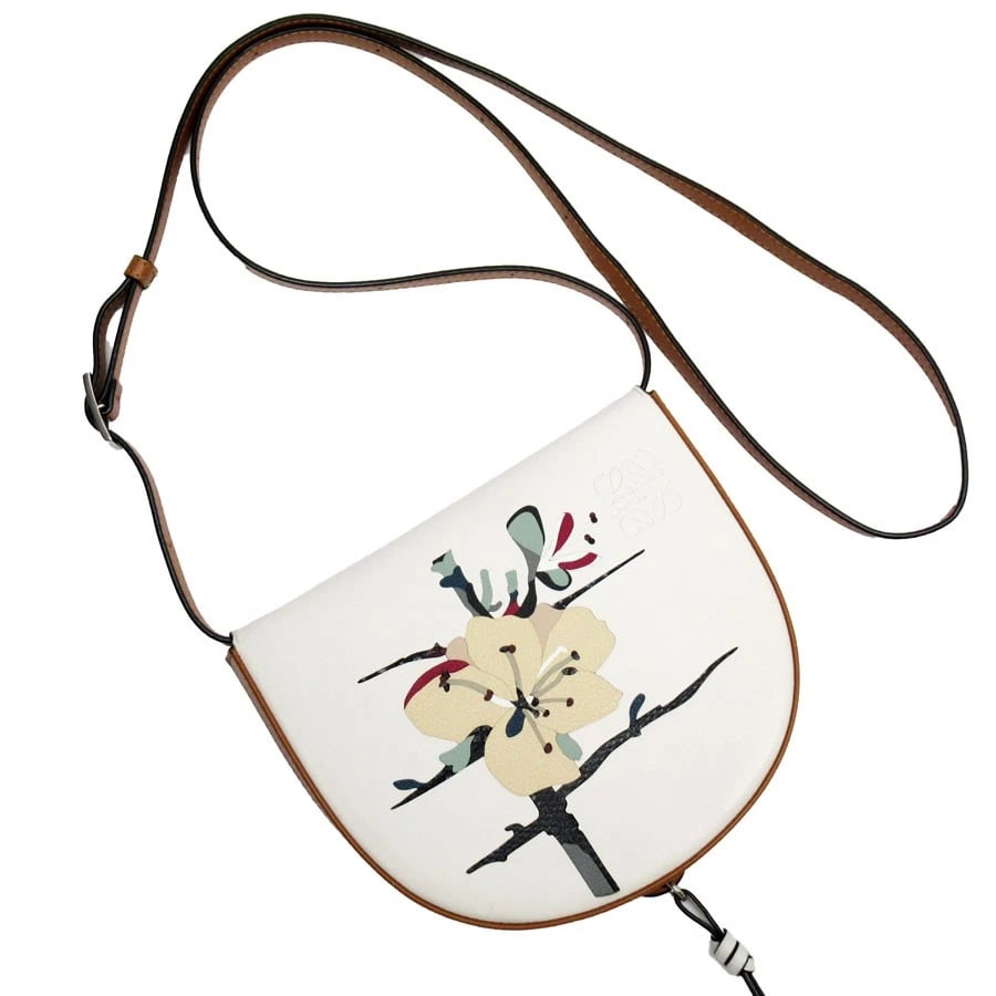 LOEWE HEEL BAG?SHOULDER BAG WHITE LEATHER: LOEWE Heel Bag?Shoulder Bag white leather Brand: LOEWE Type: Shoulder Bag Material: leather Color: White Size: W:7.1inx H:5.9inx D:1.6in Shoulder Length: 51.2in Accessories: None Accessori