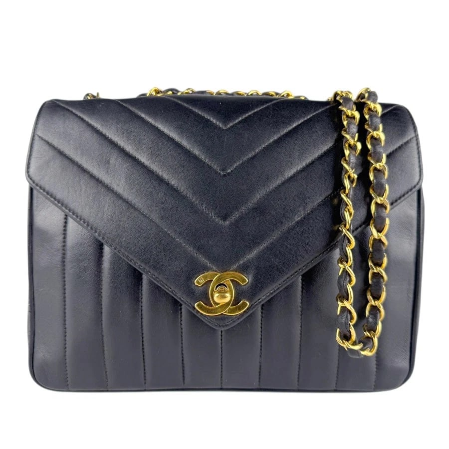 CHANEL CHIAN SHOULDER BAG BLACK/GOLD LEATHER/METAL: CHANEL Chian Shoulder Bag Black/Gold Leather/Metal Brand: CHANEL Type: Shoulder Bag Material: Leather Color: Black Size: W:9.1inx H:7.1inx D:3.0in Shoulder Length: 36.2in Accessories: None