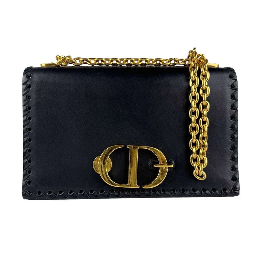 CHRISTIAN DIOR 30 MONTAIGNE CHAIN SHOULDER BAG: Christian Dior 30 Montaigne Chain Shoulder Bag Brand: Christian Dior Type: Shoulder Bag Material: leather Color: Black Size: W:9.1inx H:5.5inx D:3.1in Shoulder Length: 45.3in Accessories: None