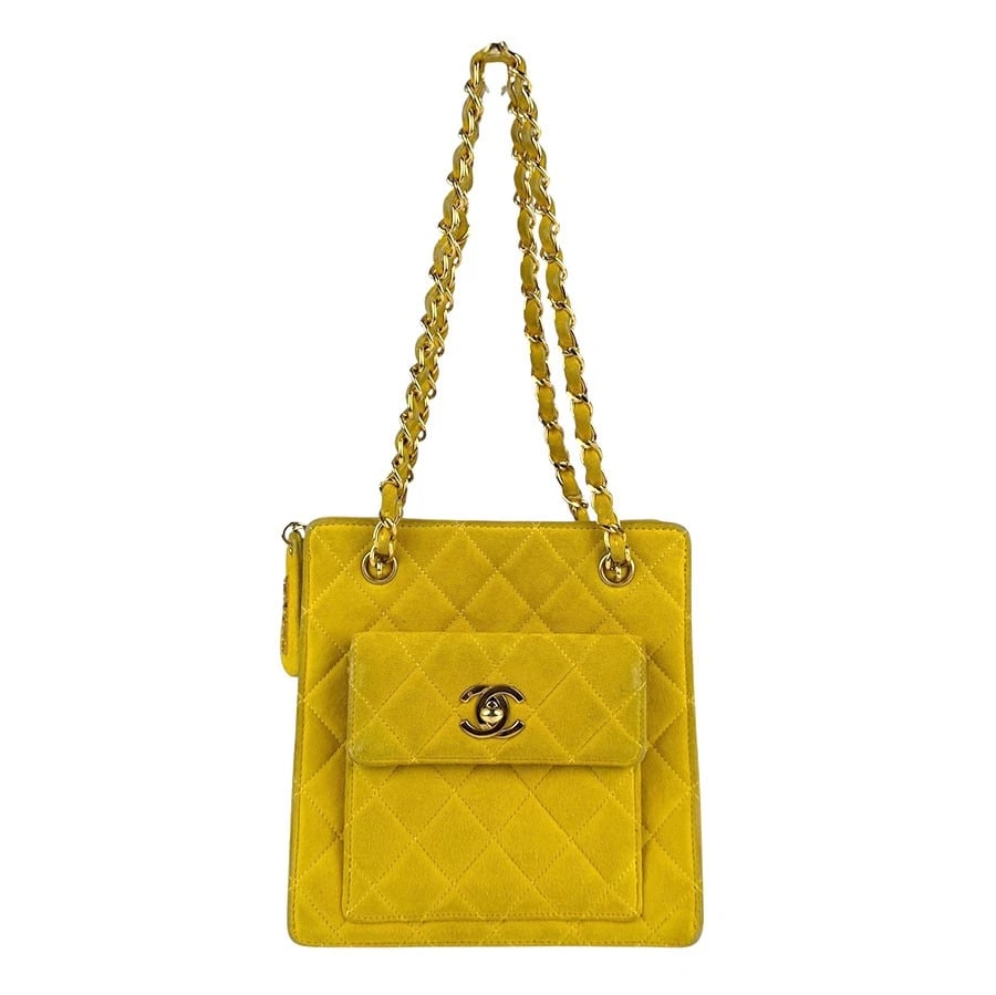 CHANEL SHOULDER BAG YELLOW/GOLD SUEDE/METAL: CHANEL Shoulder Bag Yellow/Gold Suede/Metal Brand: CHANEL Type: Shoulder Bag Material: suede Color: Yellow Size: W:5.9inx H:7.1inx D:2.0in Shoulder Length: 17.3in Accessories: None Accesso