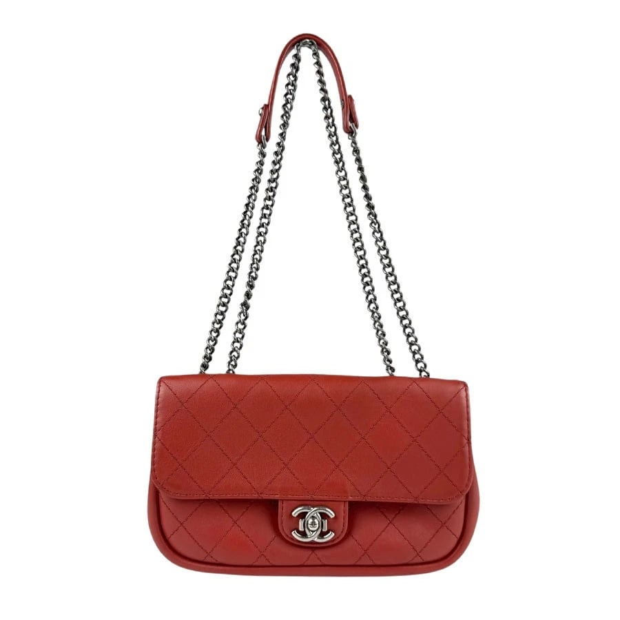 CHANEL CHAIN SHOULDER BAG RED LEATHER/METAL: CHANEL Chain Shoulder Bag Red Leather/Metal Brand: CHANEL Type: Shoulder Bag Material: leather Color: Red Size: W:7.9inx H:5.9inx D:2.0in Shoulder Length: 43.3in Accessories: None Accessor