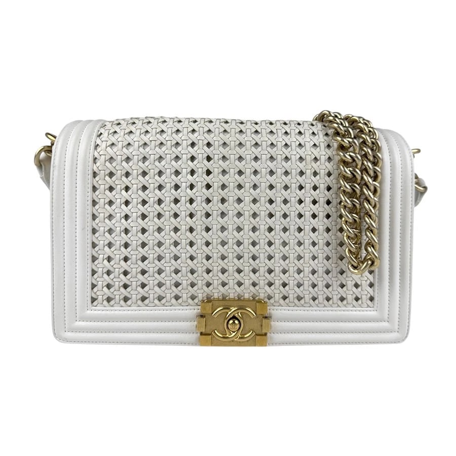 CHANEL BAG CHAIN SHOULDER BAG WHITE/GOLD LEATHER/METAL: CHANEL Bag Chain Shoulder Bag White/Gold Leather/Metal Brand: CHANEL Type: Shoulder Bag Material: leather Color: White Size: W:10.6inx H:7.1inx D:2.8in Shoulder Length: 41.3in Accessories: None