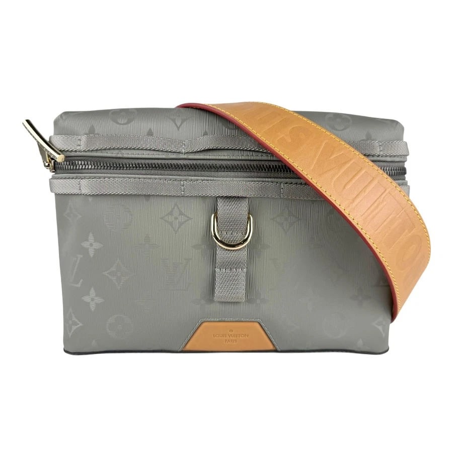 LOUIS VUITTON MONOGRAM TITANIUM MESSENGER PM SHOULDER BAG: LOUIS VUITTON Monogram Titanium Messenger PM Shoulder Bag Brand: LOUIS VUITTON Type: Shoulder Bag Material: Nylon canvas Color: Gray Size: W:9.8inx H:7.5inx D:1.6in Shoulder Length: 34.6in Access