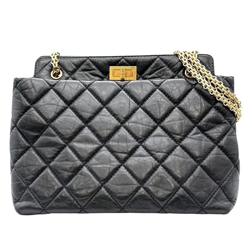 CHANEL CHAINTOTE BAG TOTE BAG: CHANEL ChainTote Bag Tote Bag Brand: CHANEL Type: Tote Bag Material: Aged Calfskin Color: Black Gold Hardware Size: W10.2 x H8.7x D5.3inch Accessories: None Accessories Notice: When purcha