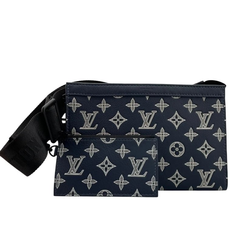 LOUIS VUITTON GASTON WEARABLE WALLET SHOULDER BAG: LOUIS VUITTON gaston wearable wallet Shoulder Bag Brand: LOUIS VUITTON Type: Shoulder Bag Material: Monogram shadow Color: Ink blue Size: W8.7 x H5.5x D1.6inch Shoulder:33.5inch Accessories: