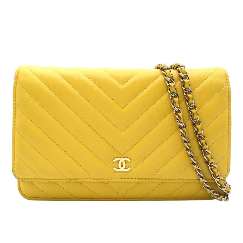 CHANEL V-STITCH CHEVRON WALLET SHOULDER BAG: CHANEL V-stitch chevron wallet Shoulder Bag Brand: CHANEL Type: Shoulder Bag Material: lambskin Color: Yellow GDHardware Size: W7.5 x H4.7x D1.6inch Shoulder:50.4inch Accessories: None Acc