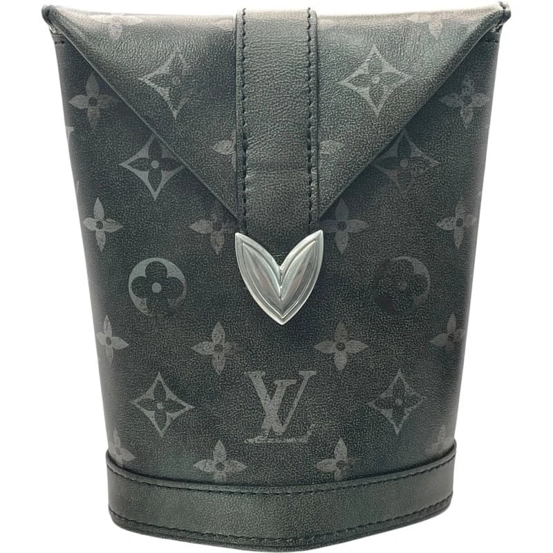 LOUIS VUITTON ENVELOPE POUCH SHOULDER BAG: LOUIS VUITTON envelope pouch Shoulder Bag Brand: LOUIS VUITTON Type: Shoulder Bag Material: Brushed Monogram Color: black Size: W4.9 x H7.1x D3.3inch Shoulder:18.5inch Accessories: None Ac