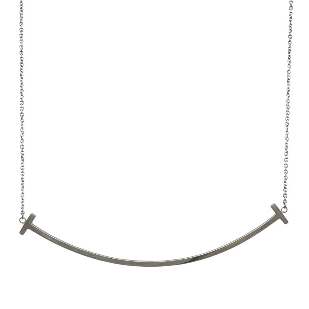 TIFFANY&CO. NECKLACE K18 WHITE GOLD T SMILE: TIFFANY&Co. Necklace K18 white gold T Smile Brand: Tiffany&co. Type: Necklace Material: K18 white gold, Color: Silver Size: Size(CM) Total Length:45.5cm Chain width:1.0mm Adjuster can position (di