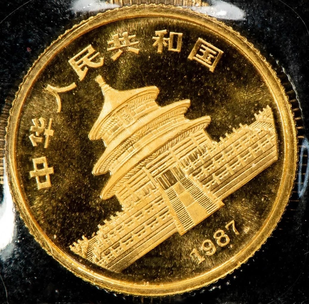 1988 CHINA 10 YUAN 1/10 OZ GOLD PANDA COIN: 1988 China 10 Yuan 1/10 oz Gold Panda Coin Brand/Mint: Chinese Mint Year: 1988 Fineness: 0.999 Composition: Gold Coin: Chinese Panda Denomination: 10 Yuan Country of Origin: China