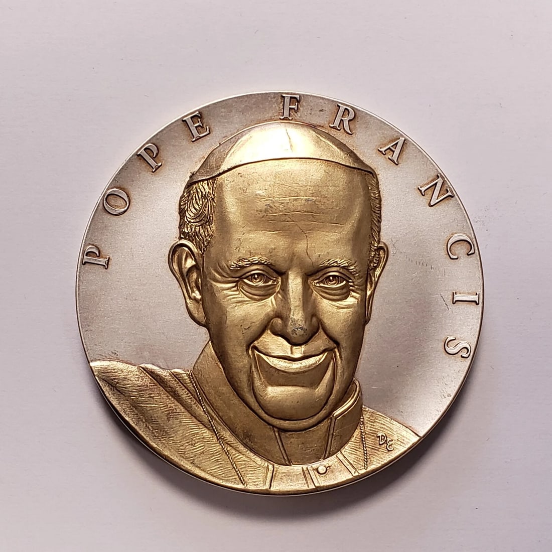 2015 POPE FRANCIS PAPAL SILVER MEDALLION: 2015 Pope Francis Papal Silver Medallion Brand/Mint: NorthWest Territorial Mint Year: 2015 Fineness: 0.999 Composition: Silver Coin: US Pre-1933 Gold Bullion Denomination: None Country of