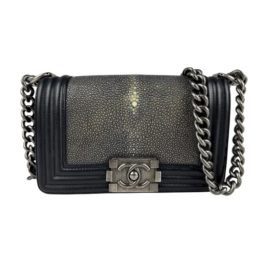 CHANEL BAG CHAIN SHOULDER BAG BLACK: CHANEL Bag Chain Shoulder Bag Black Brand: CHANEL Type: Shoulder Bag Material: LeatherGarousa Color: Black Size: W:7.5inx H:5.1inx D:2.4in Shoulder Length: 39.4in Accessories: None Accesso